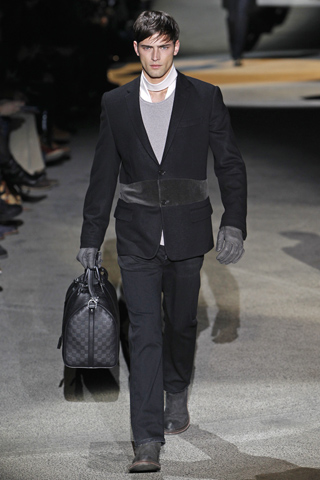 Louis Vuitton / - 2011-2012